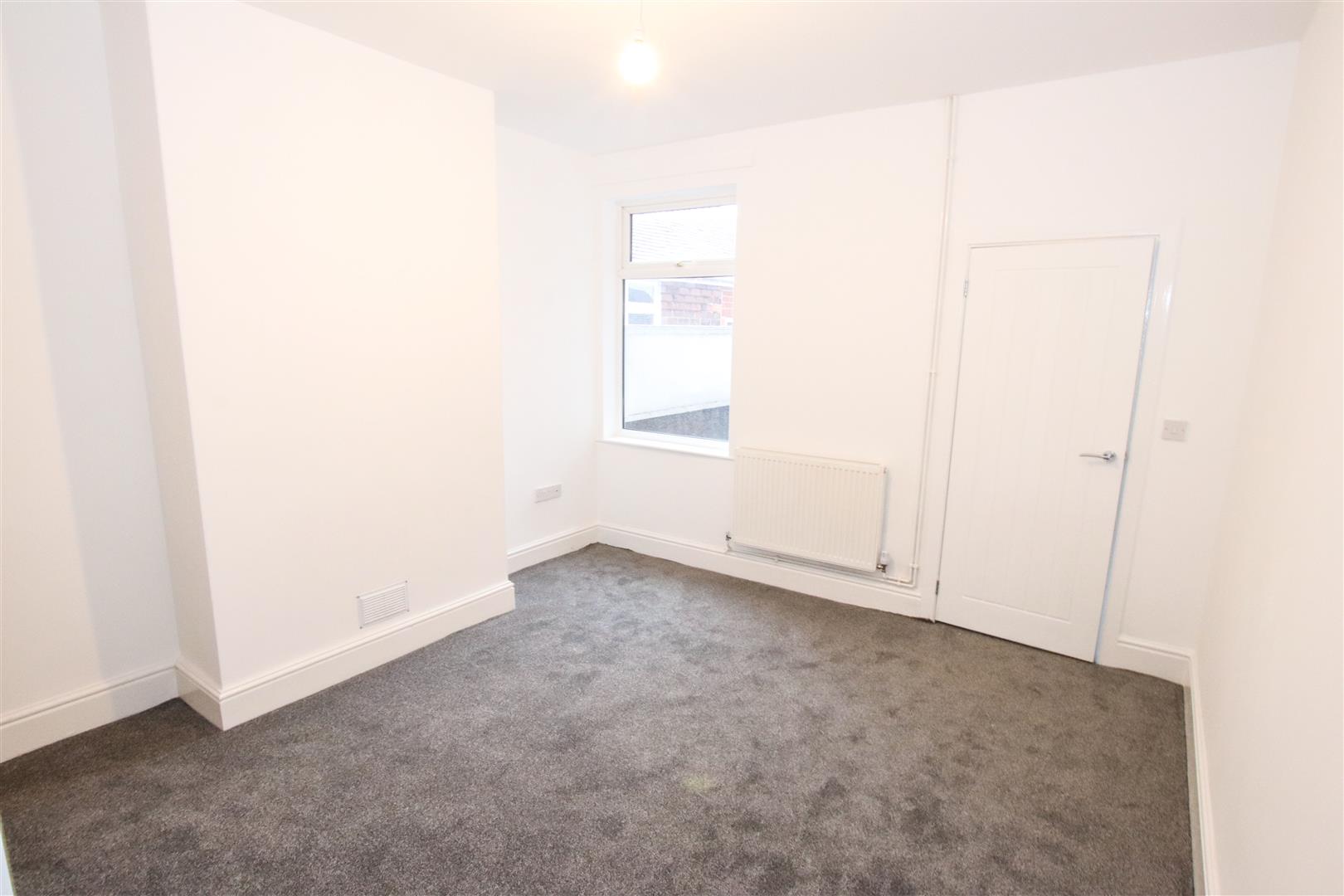 FULL WIDTH LOUNGE